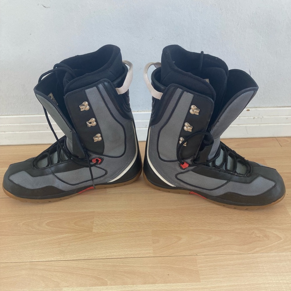 5150 Squadron Snowboard Boots